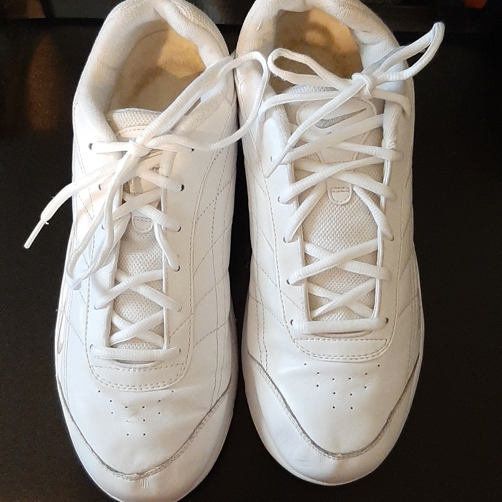 Womens Nike walk airliner size 10